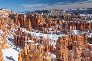 Bryce Canyon hoodoos line all sides of the Bryce Amphitheatre, Bryce Canyon National Park, Utah