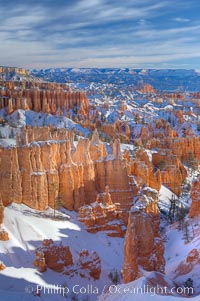 Bryce Canyon hoodoos line all sides of the Bryce Amphitheatre, Bryce Canyon National Park, Utah