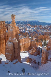 Bryce Canyon hoodoos line all sides of the Bryce Amphitheatre, Bryce Canyon National Park, Utah