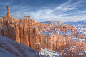 Bryce Canyon hoodoos line all sides of the Bryce Amphitheatre, Bryce Canyon National Park, Utah