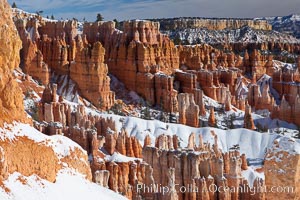 Bryce Canyon hoodoos line all sides of the Bryce Amphitheatre, Bryce Canyon National Park, Utah