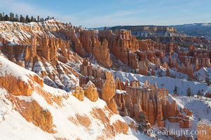 Bryce Canyon hoodoos line all sides of the Bryce Amphitheatre, Bryce Canyon National Park, Utah