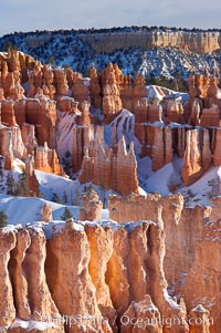 Bryce Canyon hoodoos line all sides of the Bryce Amphitheatre, Bryce Canyon National Park, Utah