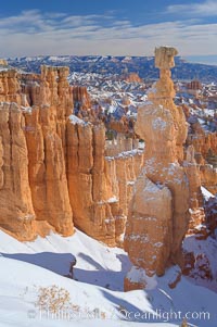 Bryce Canyon hoodoos line all sides of the Bryce Amphitheatre, Bryce Canyon National Park, Utah