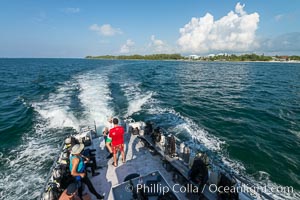 Dive Boat, Ocean Frontiers dive resort, Grand Cayman Island