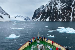 M/V Polar Star approaches Risting Glacier at the end of Drygalski Fjord
