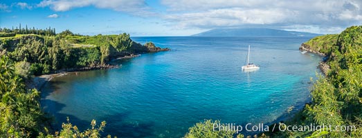 Honolua Bay in West Maui with Molokai in the distance, Maui, Hawaii