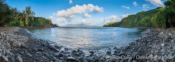 Honolua Bay in West Maui with Molokai in the distance, Maui, Hawaii