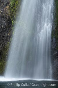 Horsetail Falls drops 176 feet just a few yards off the Columbia Gorge Scenic Highway, Columbia River Gorge National Scenic Area, Oregon