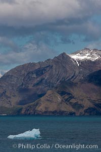 Iceberg and mountains, Cumberland Bay, near Grytviken