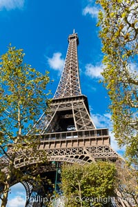 La Tour Eiffel. The Eiffel Tower is an iron lattice tower located on the Champ de Mars in Paris, named after the engineer Gustave Eiffel, who designed the tower in 1889 as the entrance arch to the 1889 World's Fair. The Eiffel tower is the tallest structure in Paris and the most-visited paid monument in the world