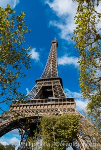 La Tour Eiffel. The Eiffel Tower is an iron lattice tower located on the Champ de Mars in Paris, named after the engineer Gustave Eiffel, who designed the tower in 1889 as the entrance arch to the 1889 World's Fair. The Eiffel tower is the tallest structure in Paris and the most-visited paid monument in the world