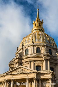 Les Invalides, officially known as L'Hotel national des Invalides (The National Residence of the Invalids), is a complex of buildings in the 7th arrondissement of Paris, France, containing museums and monuments, all relating to the military history of France, as well as a hospital and a retirement home for war veterans, the building's original purpose.