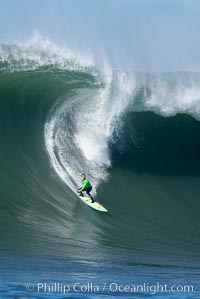 Zach Wormhoudt in heat four, Wormhoudt would advance to the semis, Mavericks surf contest, February 7, 2006, Half Moon Bay, California