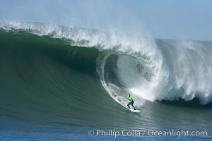 Zach Wormhoudt in heat four, Wormhoudt would advance to the semis, Mavericks surf contest, February 7, 2006, Half Moon Bay, California