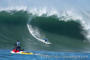 Evan Slater semifinal round one, Slater would go on to fifth place overall in the final, Mavericks surf contest, February 7, 2006, Half Moon Bay, California