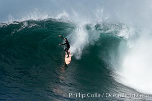 Anthony Tashnick (2005 Mavericks champion), Mavericks, freesurfing during the break before the final round, February 7, 2006, Half Moon Bay, California