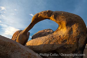 Mobius Arch, sunrise, Alabama Hills Recreational Area