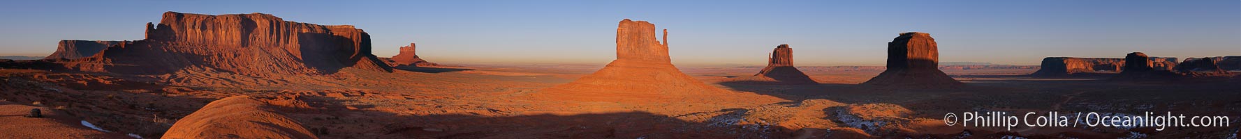 Panoramic photo of Monument Valley, Arizona.