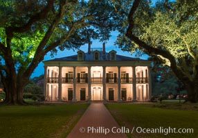 Oak Alley Plantation and its famous shaded tunnel of  300-year-old southern live oak trees (Quercus virginiana).  The plantation is now designated as a National Historic Landmark, Quercus virginiana, Vacherie, Louisiana