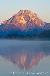 Mount Moran rises above the Snake River at Oxbow Bend, Grand Teton National Park.