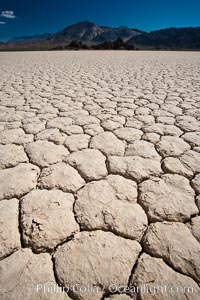 Racetrack Playa, an ancient lake now dried and covered with dessicated mud. Death Valley National Park, California, USA, natural history stock photograph, photo id 25264