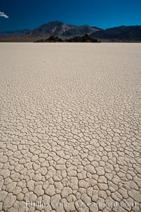 Racetrack Playa, an ancient lake now dried and covered with dessicated mud. Death Valley National Park, California, USA, natural history stock photograph, photo id 25316