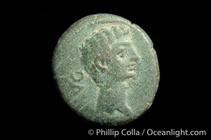 Roman emperor Augustus (27 B.C.-14 A.D.), depicted on ancient Roman coin (bronze, denom/type: AE18) (AE 18, VF; Provincial, Mysia, Parium.)