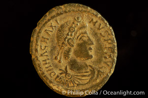 Roman emperor Magnus Maximus (383-388 A.D.), depicted on ancient Roman coin (bronze, denom/type: AE2)