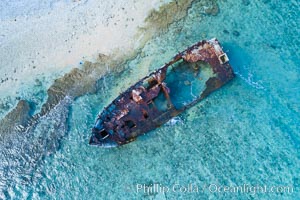 Rusting shipwreck on the beach at Clipperton Island, aerial photo, Clipperton Island is a spectacular coral atoll in the eastern Pacific. By permit HC / 1485 / CAB (France)