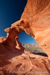 Natural arch formed in sandstone, Valley of Fire State Park