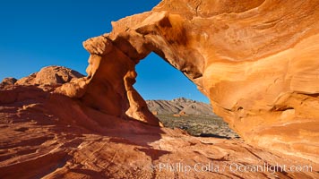Natural arch formed in sandstone, Valley of Fire State Park
