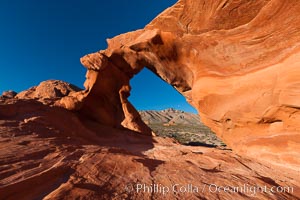 Natural arch formed in sandstone, Valley of Fire State Park