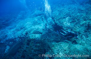 Scientist Surveying Coral Reef at Rose Atoll, following shipwreck of Jin Shiang Fa, American Samoa, Rose Atoll National Wildlife Refuge