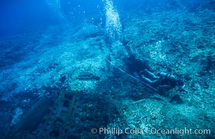 Scientist Surveying Coral Reef at Rose Atoll, following shipwreck of Jin Shiang Fa, American Samoa, Rose Atoll National Wildlife Refuge
