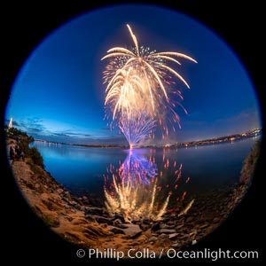 Sea World Fireworks San Diego Mission Bay. Sea World shows evening fireworks over Mission Bay