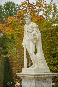 Statue, Chateau de Versailles, Paris, France