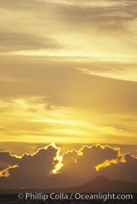 Clouds and sunlight, Maui