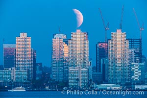 Supermoon Eclipse at Moonrise over San Diego, September 27 2015