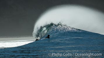 Surf and spray during Santa Ana offshore winds, San Diego, California