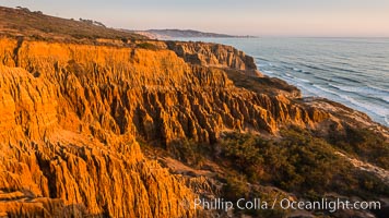 Torrey Pines Cliffs and Pacific Ocean, Razor Point view to La Jolla, San Diego, California, Torrey Pines State Reserve