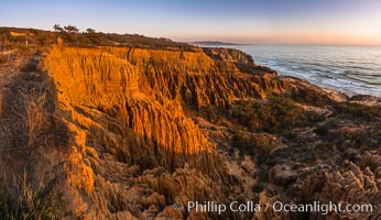 Torrey Pines Cliffs and Pacific Ocean, Razor Point view to La Jolla, San Diego, California, Torrey Pines State Reserve