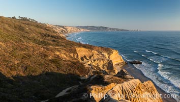 Torrey Pines Cliffs and Pacific Ocean, Razor Point view to La Jolla, San Diego, California, Torrey Pines State Reserve