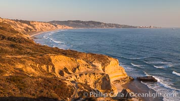 Torrey Pines Cliffs and Pacific Ocean, Razor Point view to La Jolla, San Diego, California, Torrey Pines State Reserve