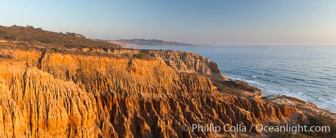 Torrey Pines Cliffs and Pacific Ocean, Razor Point view to La Jolla, San Diego, California, Torrey Pines State Reserve