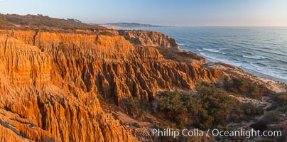 Torrey Pines Cliffs and Pacific Ocean, Razor Point view to La Jolla, San Diego, California, Torrey Pines State Reserve