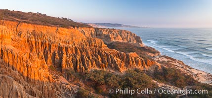 Torrey Pines Cliffs and Pacific Ocean, Razor Point view to La Jolla, San Diego, California, Torrey Pines State Reserve