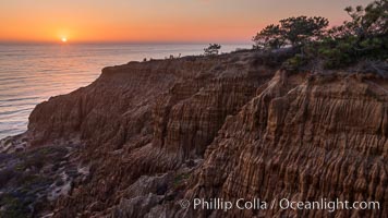 Torrey Pines Cliffs and Pacific Ocean, Razor Point view to La Jolla, San Diego, California.