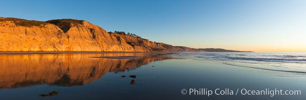 Torrey Pines State Beach, sandstone cliffs rise above the beach at Torrey Pines State Reserve.