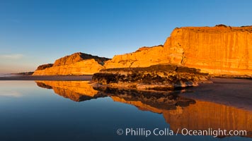 Torrey Pines State Beach, sandstone cliffs rise above the beach at Torrey Pines State Reserve.